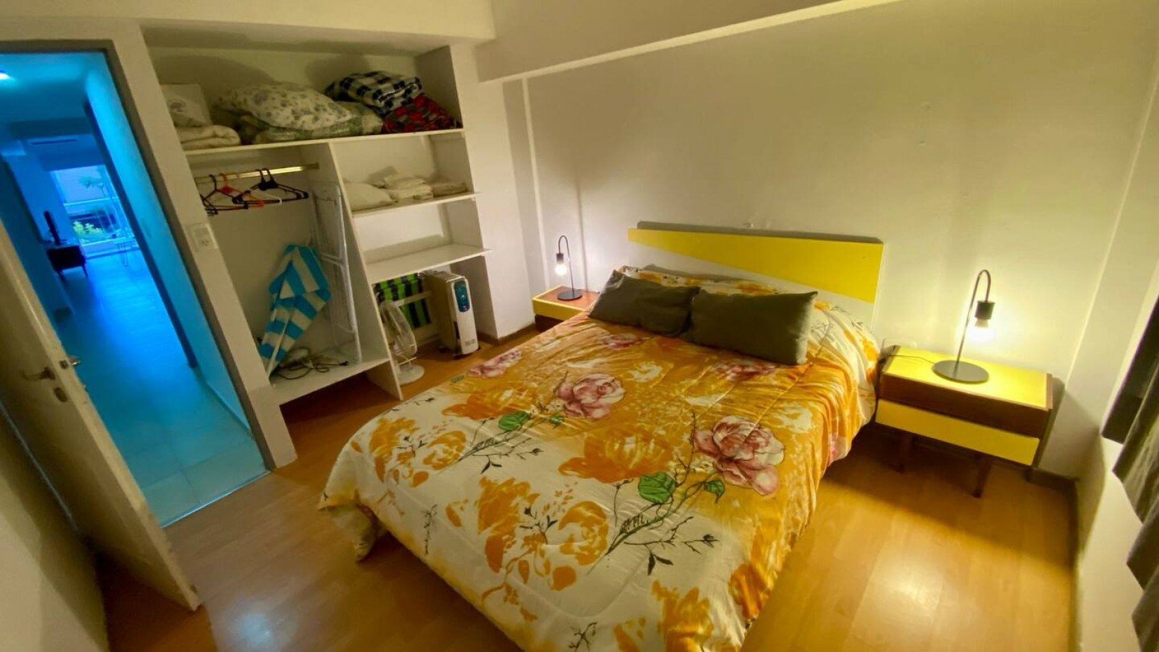 venta de excelente  departamento de dos ambientes en plena zona del shopping Aldrey 