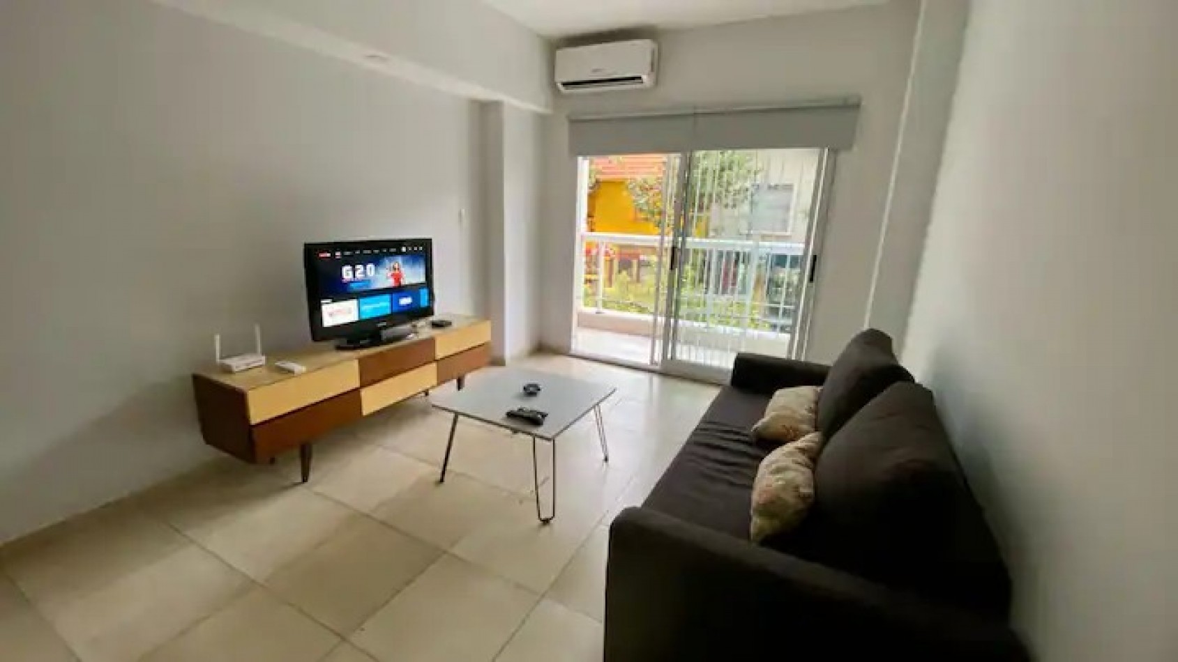 venta de excelente  departamento de dos ambientes en plena zona del shopping Aldrey 