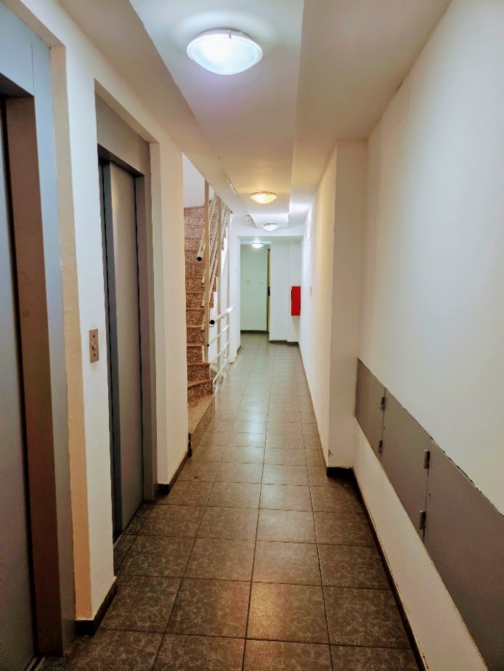 venta de excelente  departamento de dos ambientes en plena zona del shopping Aldrey 